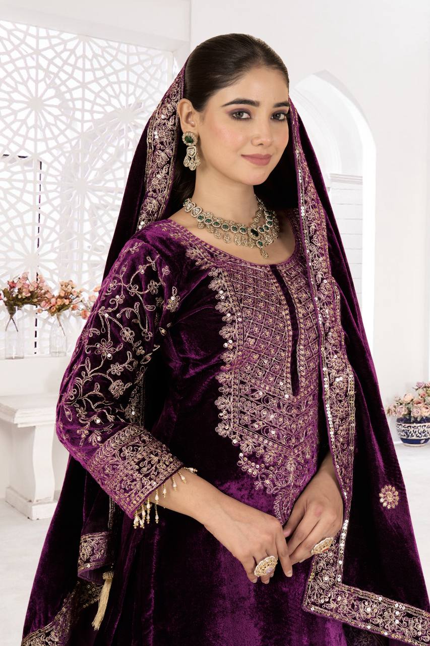 Zarqa suit set Pure velvet festive charm