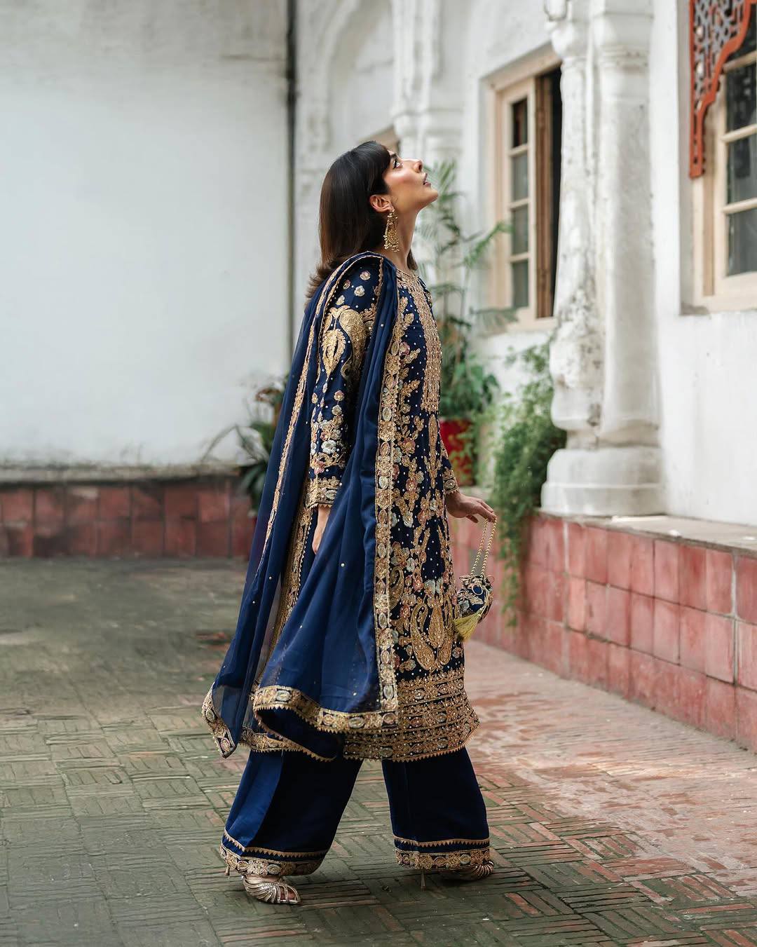 Mahnoor Luxury Handwork Velvet Ensemble