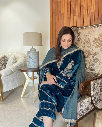 Riana Midnight Opulence Velvet Embroidered Kurta Set