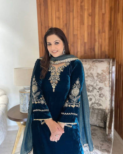 Riana Midnight Opulence Velvet Embroidered Kurta Set